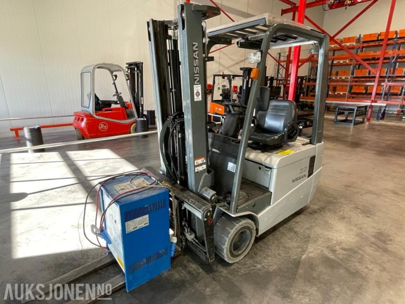 2011 NISSAN G1N120Q ELEKTRISK GAFFELTRUCK - MED LADER - LØFTEHØYDE: 3,3 M. - NYE SLANGER - 1496 TIMER. - Подемно-транспортна техника: снимка 1 2011 NISSAN G1N120Q ELEKTRISK GAFFELTRUCK - MED LADER - LØFTEHØYDE: 3,3 M. - NYE SLANGER - 1496 TIMER. - Подемно-транспортна техника: снимка 1