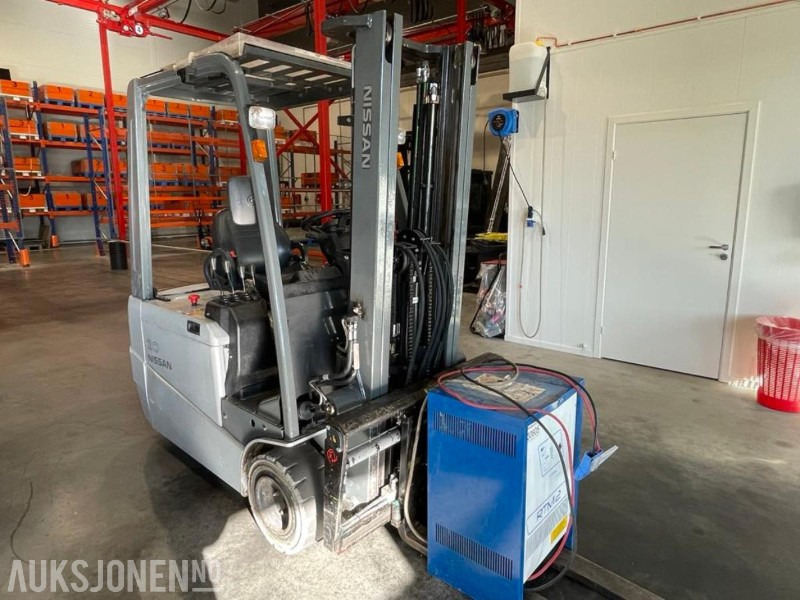 2011 NISSAN G1N120Q ELEKTRISK GAFFELTRUCK - MED LADER - LØFTEHØYDE: 3,3 M. - NYE SLANGER - 1496 TIMER. - Подемно-транспортна техника: снимка 4 2011 NISSAN G1N120Q ELEKTRISK GAFFELTRUCK - MED LADER - LØFTEHØYDE: 3,3 M. - NYE SLANGER - 1496 TIMER. - Подемно-транспортна техника: снимка 4