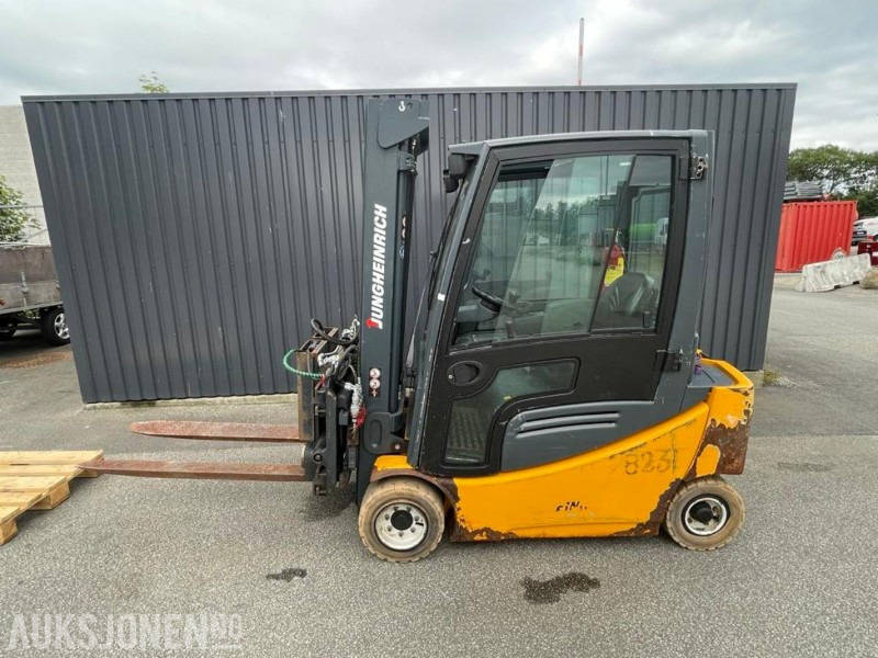 2012 Jungheinrich EFG 320 EL.Truck - Ravas vekt - 7 m. løftehøyde - 2 tonn løftekapasitet - 4812 timer. - Подемно-транспортна техника: снимка 2 2012 Jungheinrich EFG 320 EL.Truck - Ravas vekt - 7 m. løftehøyde - 2 tonn løftekapasitet - 4812 timer. - Подемно-транспортна техника: снимка 2