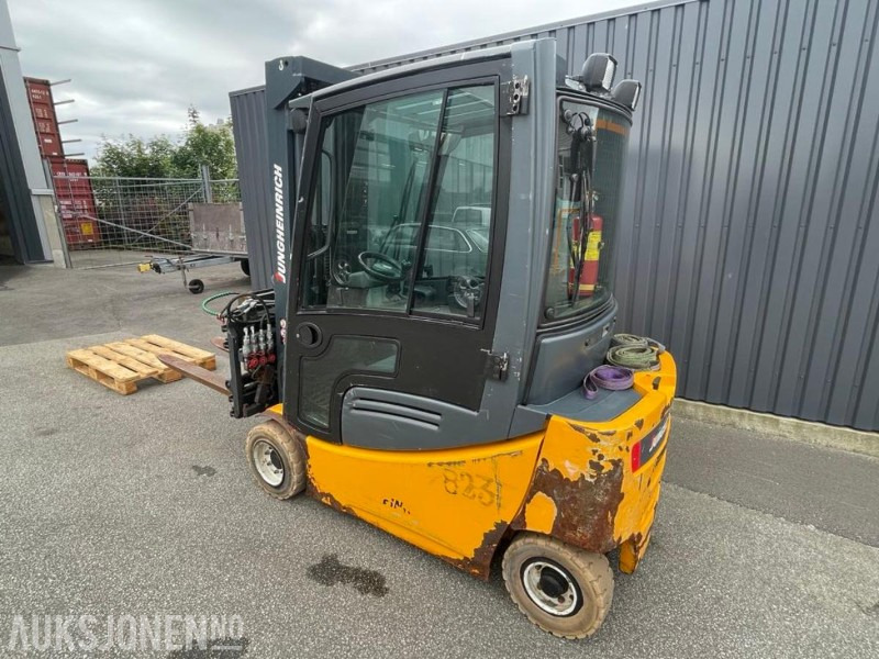 2012 Jungheinrich EFG 320 EL.Truck - Ravas vekt - 7 m. løftehøyde - 2 tonn løftekapasitet - 4812 timer. - Подемно-транспортна техника: снимка 3 2012 Jungheinrich EFG 320 EL.Truck - Ravas vekt - 7 m. løftehøyde - 2 tonn løftekapasitet - 4812 timer. - Подемно-транспортна техника: снимка 3