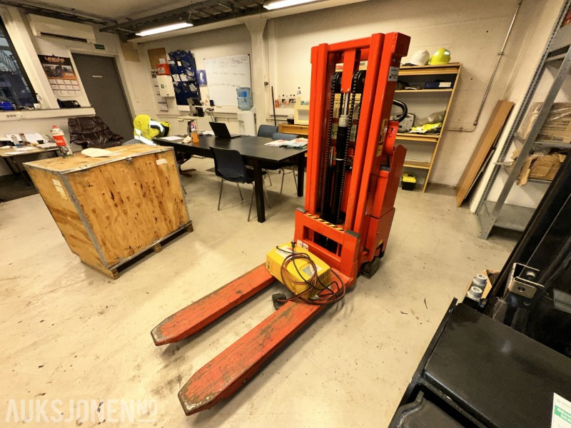 2012 Logitrans Logiflex Maxi elektrisk stabler (SELF 1002/2050) – Sertifisert - trenger nytt batteri - Подемно-транспортна техника: снимка 1 2012 Logitrans Logiflex Maxi elektrisk stabler (SELF 1002/2050) – Sertifisert - trenger nytt batteri - Подемно-транспортна техника: снимка 1