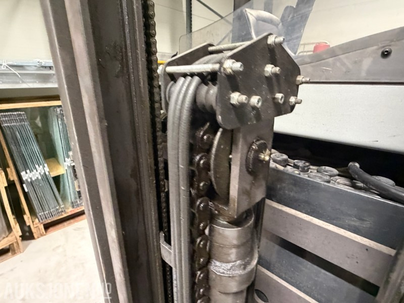 Подемно-транспортна техника 2013 Nissan UND140 Skyvemasttruck - 4,8m med batterilader: снимка 13 Подемно-транспортна техника 2013 Nissan UND140 Skyvemasttruck - 4,8m med batterilader: снимка 13