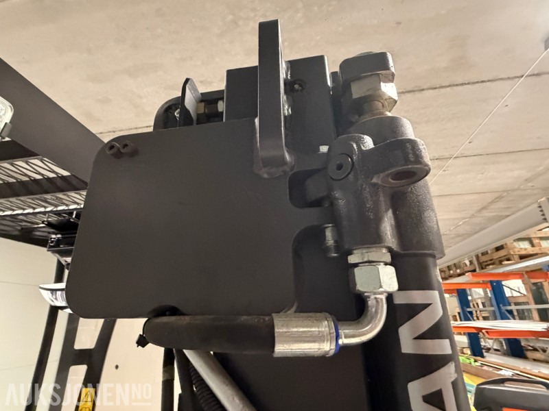 Подемно-транспортна техника 2013 Nissan UND140 Skyvemasttruck - 4,8m med batterilader: снимка 19 Подемно-транспортна техника 2013 Nissan UND140 Skyvemasttruck - 4,8m med batterilader: снимка 19