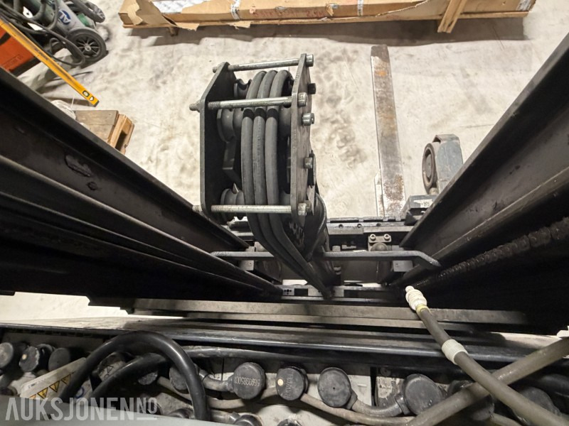 Подемно-транспортна техника 2013 Nissan UND140 Skyvemasttruck - 4,8m med batterilader: снимка 21 Подемно-транспортна техника 2013 Nissan UND140 Skyvemasttruck - 4,8m med batterilader: снимка 21