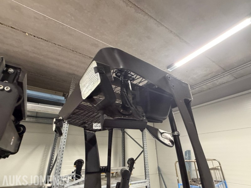 Подемно-транспортна техника 2013 Nissan UND140 Skyvemasttruck - 4,8m med batterilader: снимка 28 Подемно-транспортна техника 2013 Nissan UND140 Skyvemasttruck - 4,8m med batterilader: снимка 28