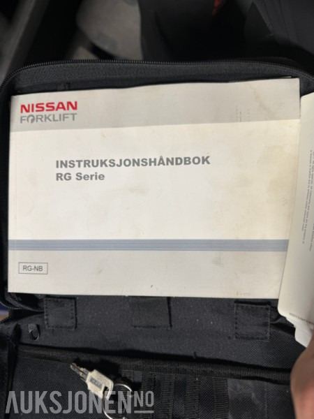 Подемно-транспортна техника 2013 Nissan UND140 Skyvemasttruck - 4,8m med batterilader: снимка 44 Подемно-транспортна техника 2013 Nissan UND140 Skyvemasttruck - 4,8m med batterilader: снимка 44
