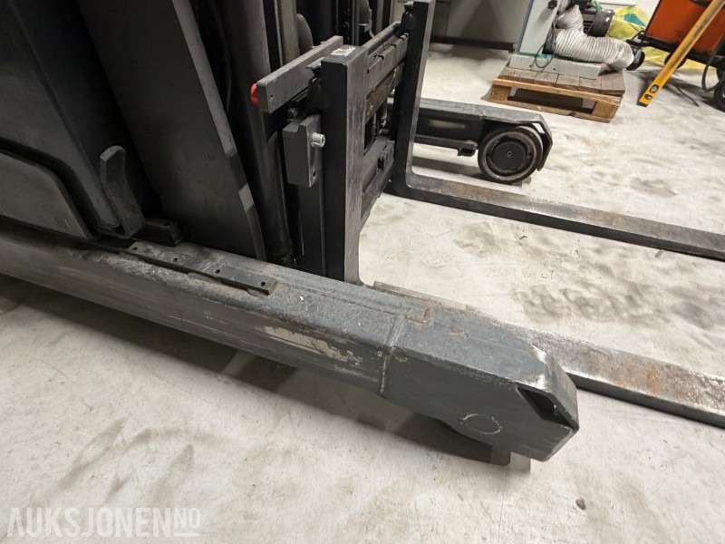 Подемно-транспортна техника 2013 Nissan UND140 Skyvemasttruck - 4,8m med batterilader: снимка 15 Подемно-транспортна техника 2013 Nissan UND140 Skyvemasttruck - 4,8m med batterilader: снимка 15