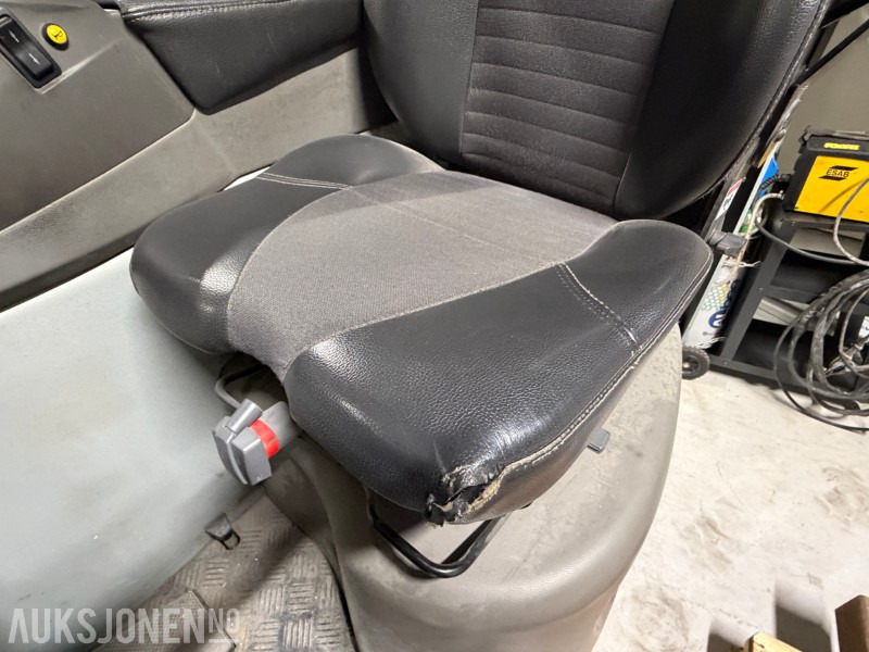 Подемно-транспортна техника 2013 Nissan UND140 Skyvemasttruck - 4,8m med batterilader: снимка 29 Подемно-транспортна техника 2013 Nissan UND140 Skyvemasttruck - 4,8m med batterilader: снимка 29