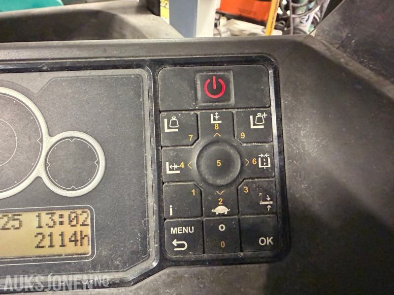 Подемно-транспортна техника 2013 Nissan UND140 Skyvemasttruck - 4,8m med batterilader: снимка 33 Подемно-транспортна техника 2013 Nissan UND140 Skyvemasttruck - 4,8m med batterilader: снимка 33