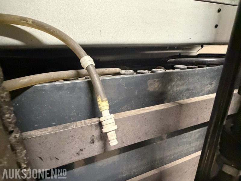 Подемно-транспортна техника 2013 Nissan UND140 Skyvemasttruck - 4,8m med batterilader: снимка 23 Подемно-транспортна техника 2013 Nissan UND140 Skyvemasttruck - 4,8m med batterilader: снимка 23