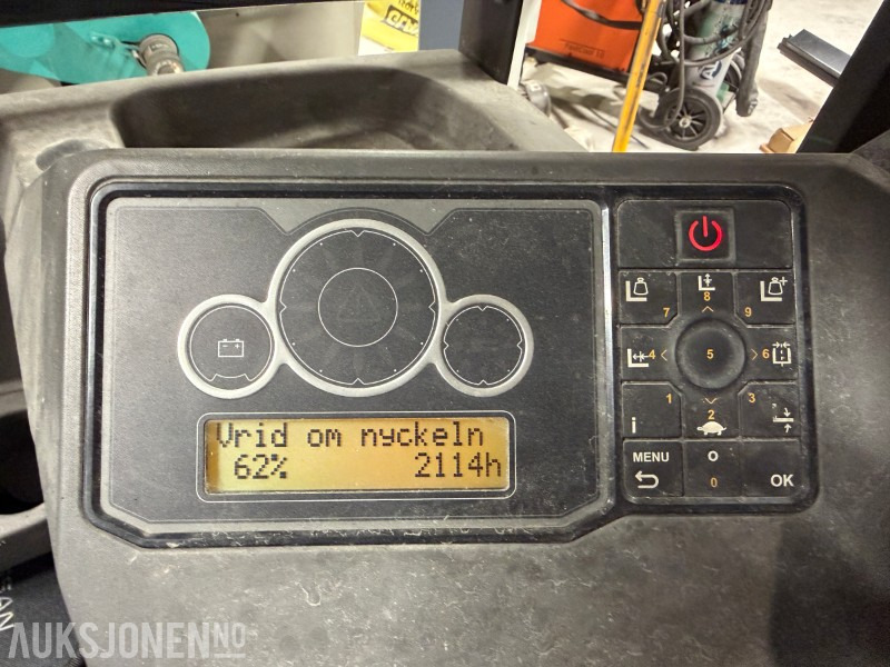 Подемно-транспортна техника 2013 Nissan UND140 Skyvemasttruck - 4,8m med batterilader: снимка 31 Подемно-транспортна техника 2013 Nissan UND140 Skyvemasttruck - 4,8m med batterilader: снимка 31