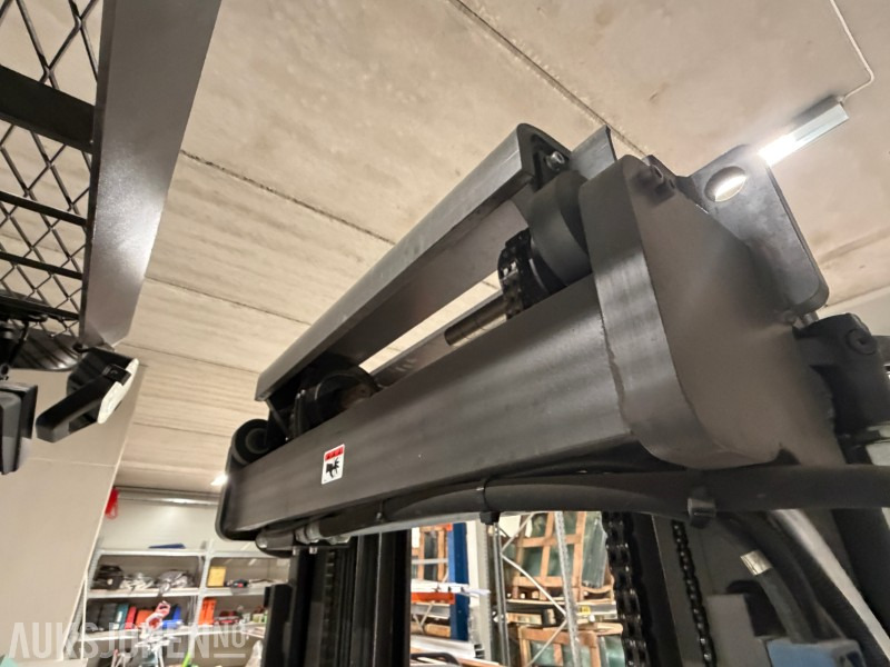 Подемно-транспортна техника 2013 Nissan UND140 Skyvemasttruck - 4,8m med batterilader: снимка 20 Подемно-транспортна техника 2013 Nissan UND140 Skyvemasttruck - 4,8m med batterilader: снимка 20