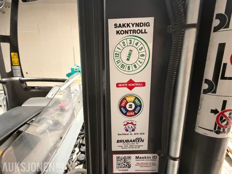 Подемно-транспортна техника 2013 Nissan UND140 Skyvemasttruck - 4,8m med batterilader: снимка 18 Подемно-транспортна техника 2013 Nissan UND140 Skyvemasttruck - 4,8m med batterilader: снимка 18