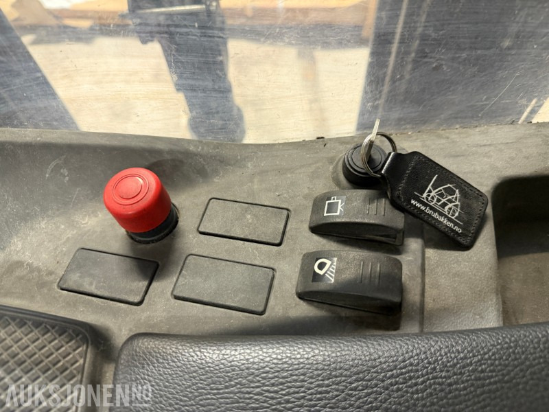 Подемно-транспортна техника 2013 Nissan UND140 Skyvemasttruck - 4,8m med batterilader: снимка 35 Подемно-транспортна техника 2013 Nissan UND140 Skyvemasttruck - 4,8m med batterilader: снимка 35