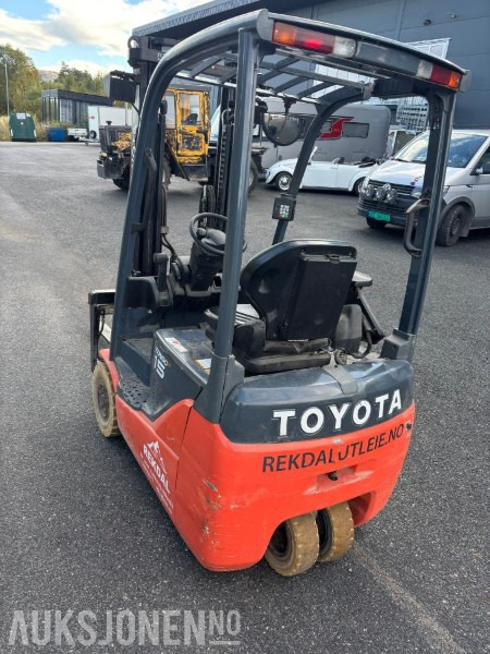 2013 Toyota 8FBET15 - Elektrisk truck - Hydraulisk spredning og sideforskyvning på gafler - Vekt på gafler - Gått 1671 timer - Подемно-транспортна техника: снимка 2 2013 Toyota 8FBET15 - Elektrisk truck - Hydraulisk spredning og sideforskyvning på gafler - Vekt på gafler - Gått 1671 timer - Подемно-транспортна техника: снимка 2