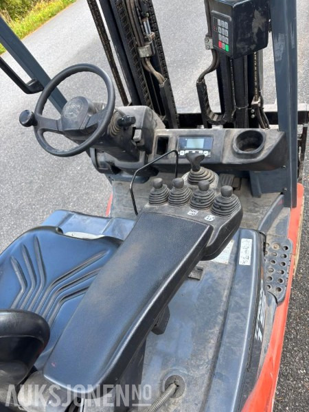 2013 Toyota 8FBET15 - Elektrisk truck - Hydraulisk spredning og sideforskyvning på gafler - Vekt på gafler - Gått 1671 timer - Подемно-транспортна техника: снимка 5 2013 Toyota 8FBET15 - Elektrisk truck - Hydraulisk spredning og sideforskyvning på gafler - Vekt på gafler - Gått 1671 timer - Подемно-транспортна техника: снимка 5