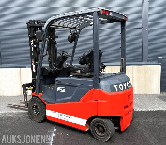 2014 Toyota 8FBMKT25 – 2,5T elektrisk gaffeltruck - Подемно-транспортна техника: снимка 3 2014 Toyota 8FBMKT25 – 2,5T elektrisk gaffeltruck - Подемно-транспортна техника: снимка 3