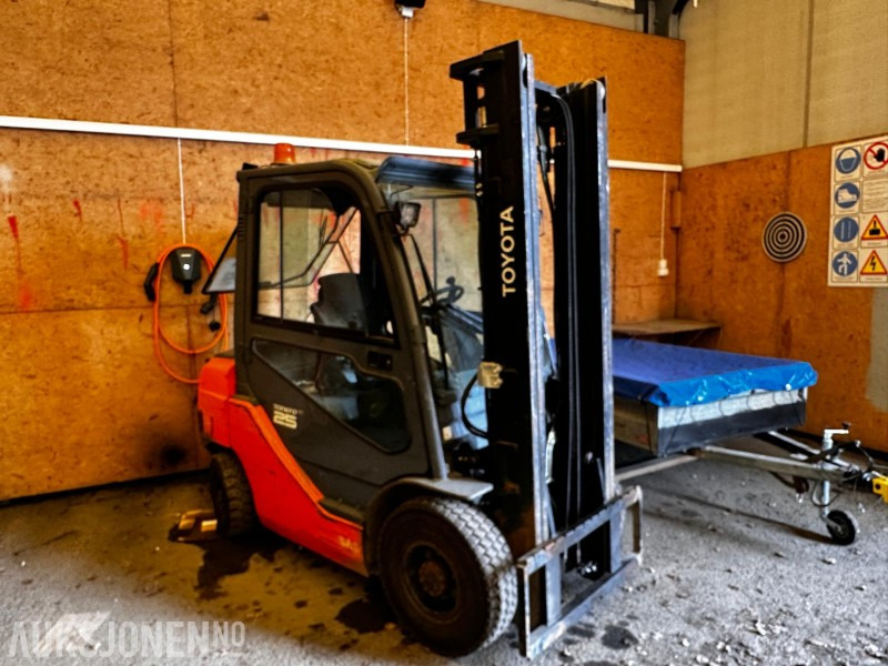 2014 Toyota Tonero 25 (8FD25F) reparasjonsobjekt/deletruck - Подемно-транспортна техника: снимка 1 2014 Toyota Tonero 25 (8FD25F) reparasjonsobjekt/deletruck - Подемно-транспортна техника: снимка 1