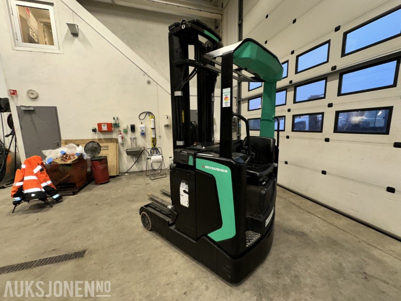 2015 Mitsubishi RB16N2 Elektrisk Reachtruck m/6,3 m løftehøyde/tilt/sideskift/sertifisert, 2301 timer - Подемно-транспортна техника: снимка 3 2015 Mitsubishi RB16N2 Elektrisk Reachtruck m/6,3 m løftehøyde/tilt/sideskift/sertifisert, 2301 timer - Подемно-транспортна техника: снимка 3