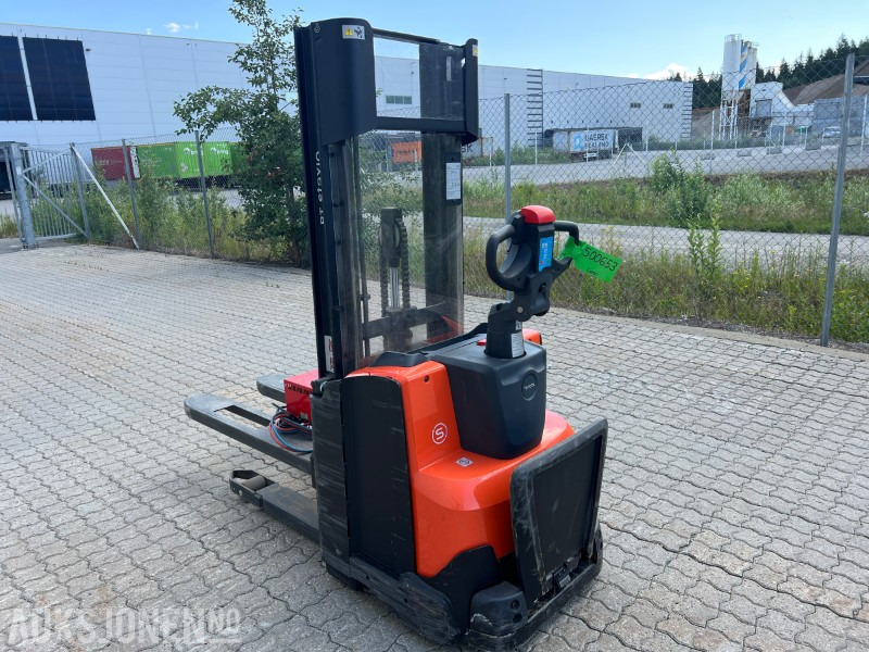 Toyota SWE 120 med 2,7m løftehøyde og lader - Подемно-транспортна техника: снимка 3 Toyota SWE 120 med 2,7m løftehøyde og lader - Подемно-транспортна техника: снимка 3