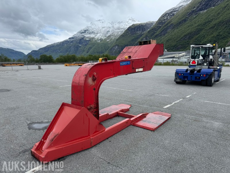 2004 Bollnäs verkstad - GN35 Svanehals for teminaltraktor - Прикачен инвентар за Строителна техника: снимка 4 2004 Bollnäs verkstad - GN35 Svanehals for teminaltraktor - Прикачен инвентар за Строителна техника: снимка 4
