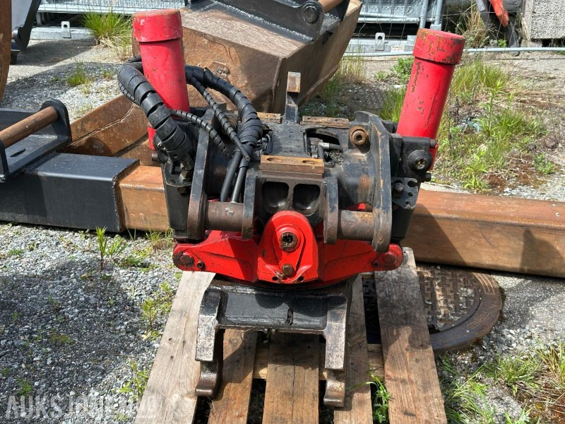 2007 Rototilt RT80 og B20 hurtigfeste - Прикачен инвентар за Строителна техника: снимка 2 2007 Rototilt RT80 og B20 hurtigfeste - Прикачен инвентар за Строителна техника: снимка 2
