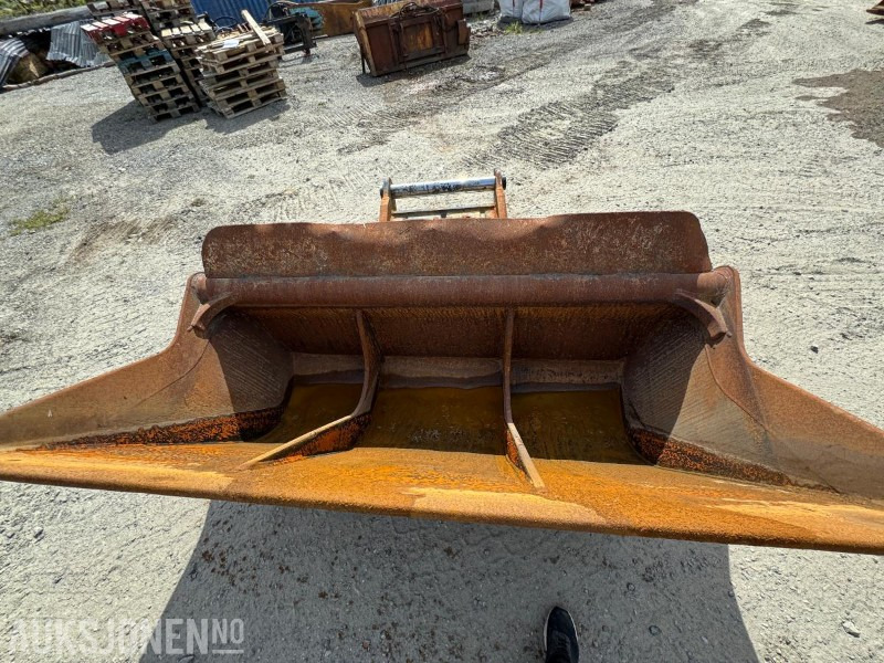 2007 SMP Hydraulisk Pusseskuffe – 1800L | 4 Sylindere | S80 - Прикачен инвентар за Строителна техника: снимка 3 2007 SMP Hydraulisk Pusseskuffe – 1800L | 4 Sylindere | S80 - Прикачен инвентар за Строителна техника: снимка 3