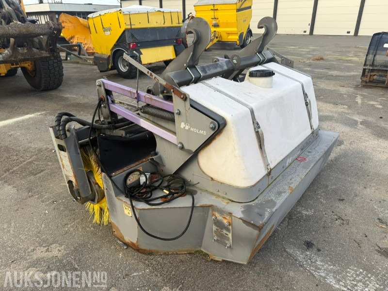 2011 Holms 300 feiemaskin / 2,2 m bredde / 400 L vanntank / BM-feste - Прикачен инвентар за Строителна техника: снимка 3 2011 Holms 300 feiemaskin / 2,2 m bredde / 400 L vanntank / BM-feste - Прикачен инвентар за Строителна техника: снимка 3