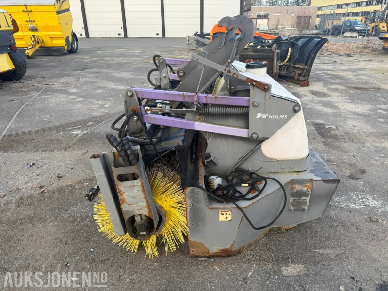 2011 Holms 300 feiemaskin / 2,2 m bredde / 400 L vanntank / BM-feste - Прикачен инвентар за Строителна техника: снимка 4 2011 Holms 300 feiemaskin / 2,2 m bredde / 400 L vanntank / BM-feste - Прикачен инвентар за Строителна техника: снимка 4