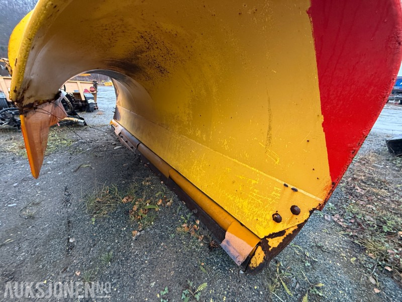 2016 Artic Machine HMX 3700 T2 plog med slaps - Прикачен инвентар за Строителна техника: снимка 4 2016 Artic Machine HMX 3700 T2 plog med slaps - Прикачен инвентар за Строителна техника: снимка 4