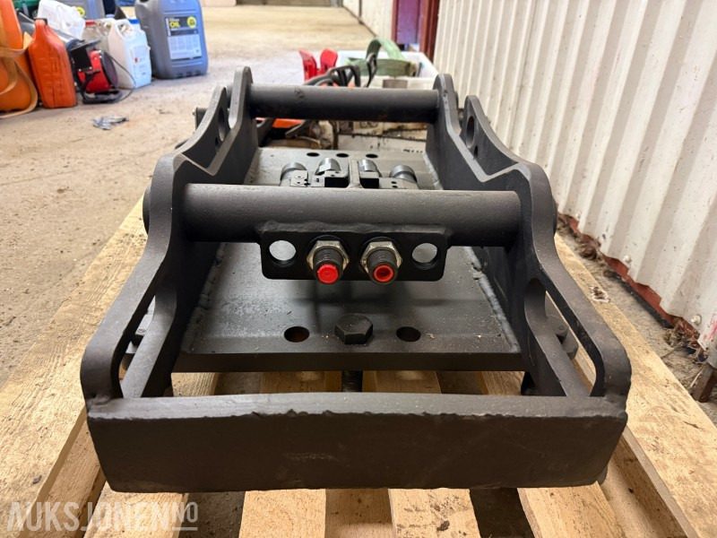 2022 OilQuick S60 hurtigfeste som har vore montert på DandA hammer - Прикачен инвентар за Строителна техника: снимка 4 2022 OilQuick S60 hurtigfeste som har vore montert på DandA hammer - Прикачен инвентар за Строителна техника: снимка 4