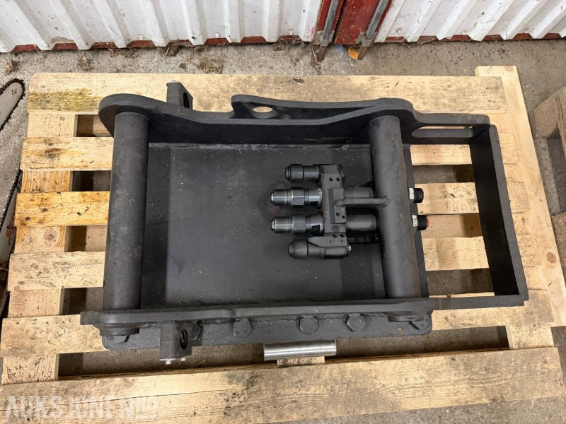 2022 OilQuick S60 hurtigfeste som har vore montert på DandA hammer - Прикачен инвентар за Строителна техника: снимка 2 2022 OilQuick S60 hurtigfeste som har vore montert på DandA hammer - Прикачен инвентар за Строителна техника: снимка 2