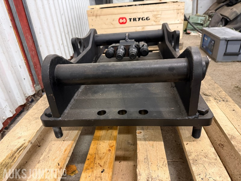 2022 OilQuick S60 hurtigfeste som har vore montert på DandA hammer - Прикачен инвентар за Строителна техника: снимка 3 2022 OilQuick S60 hurtigfeste som har vore montert på DandA hammer - Прикачен инвентар за Строителна техника: снимка 3