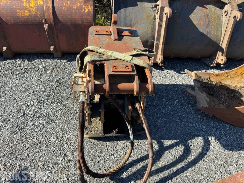 Furukawa vibroplate for gravemaskin med KM20 feste - Прикачен инвентар за Строителна техника: снимка 4 Furukawa vibroplate for gravemaskin med KM20 feste - Прикачен инвентар за Строителна техника: снимка 4