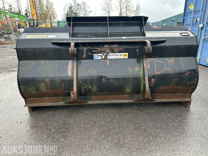 UFO Lasteskuff 2200L BM-feste - Прикачен инвентар за Строителна техника: снимка 5 UFO Lasteskuff 2200L BM-feste - Прикачен инвентар за Строителна техника: снимка 5