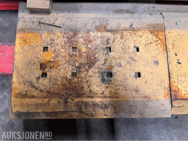 Volvo L110 - Slitestål til skuffe som har stått på Hjullaster - Прикачен инвентар за Строителна техника: снимка 2 Volvo L110 - Slitestål til skuffe som har stått på Hjullaster - Прикачен инвентар за Строителна техника: снимка 2