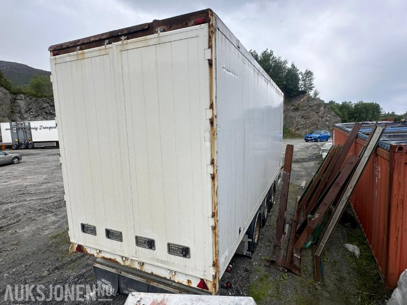 2005 Vang KL111 - 3 akslet slephenger / Flishenger / skaphenger med hydraulisk sideåpning - rep objekt - Ремарке: снимка 4 2005 Vang KL111 - 3 akslet slephenger / Flishenger / skaphenger med hydraulisk sideåpning - rep objekt - Ремарке: снимка 4
