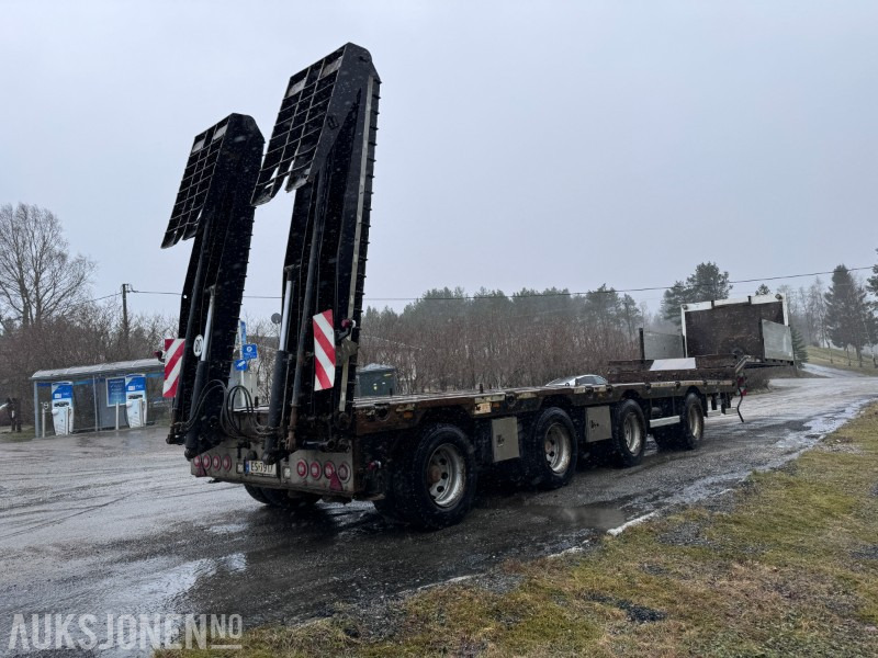 2019 Carnehl CSTV 40-60 - 4 akslet maskinsemi - Manuelt uttrekk - Hydraulisk bredding - Støttelabber bak - Fjernstyring - Ремарке: снимка 4 2019 Carnehl CSTV 40-60 - 4 akslet maskinsemi - Manuelt uttrekk - Hydraulisk bredding - Støttelabber bak - Fjernstyring - Ремарке: снимка 4