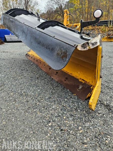 1992 Øveraasen diagonalplog DL 285 B - Største bredde 2900 mm - Med parallellogram - Hydraulisk løft - Селскостопанска техника: снимка 4 1992 Øveraasen diagonalplog DL 285 B - Største bredde 2900 mm - Med parallellogram - Hydraulisk løft - Селскостопанска техника: снимка 4