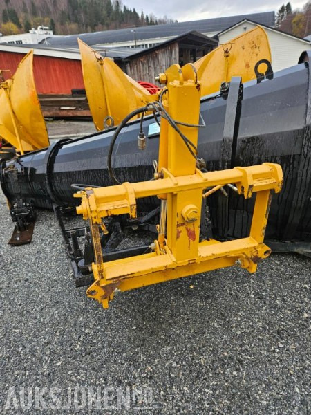 1992 Øveraasen diagonalplog DL 285 B - Største bredde 2900 mm - Med parallellogram - Hydraulisk løft - Селскостопанска техника: снимка 5 1992 Øveraasen diagonalplog DL 285 B - Største bredde 2900 mm - Med parallellogram - Hydraulisk løft - Селскостопанска техника: снимка 5