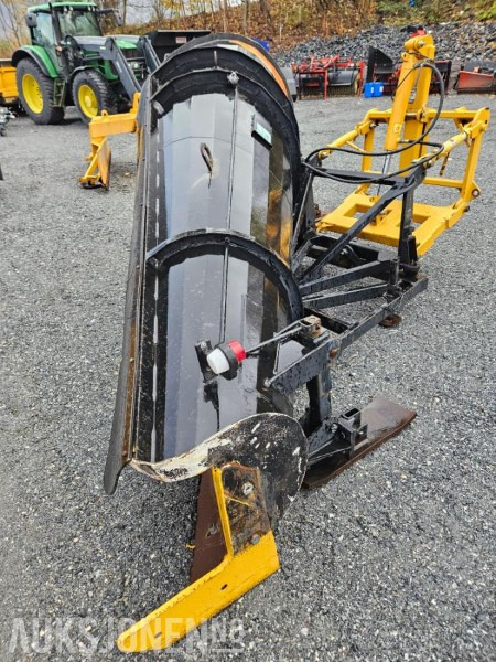 1992 Øveraasen diagonalplog DL 285 B - Største bredde 2900 mm - Med parallellogram - Hydraulisk løft - Селскостопанска техника: снимка 2 1992 Øveraasen diagonalplog DL 285 B - Største bredde 2900 mm - Med parallellogram - Hydraulisk løft - Селскостопанска техника: снимка 2