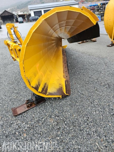 1992 Øveraasen diagonalplog DL 285 B - Største bredde 2900 mm - Med parallellogram - Hydraulisk løft - Селскостопанска техника: снимка 3 1992 Øveraasen diagonalplog DL 285 B - Største bredde 2900 mm - Med parallellogram - Hydraulisk løft - Селскостопанска техника: снимка 3