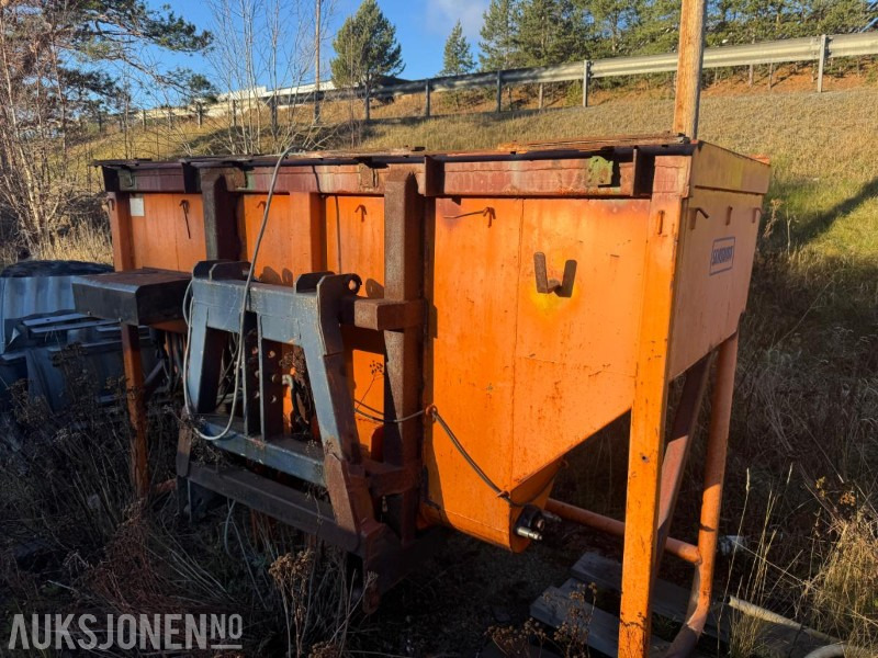 2006 Shmidt Traxos 18VCB selvlastende tallerkenspreder for traktor 1,8 m3 - Селскостопанска техника: снимка 2 2006 Shmidt Traxos 18VCB selvlastende tallerkenspreder for traktor 1,8 m3 - Селскостопанска техника: снимка 2