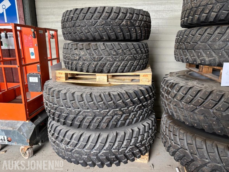 2010 Nokian Tri 2 Veidekk med pigg. 360/80 R24 og 440/80 R34 - Селскостопанска техника: снимка 1 2010 Nokian Tri 2 Veidekk med pigg. 360/80 R24 og 440/80 R34 - Селскостопанска техника: снимка 1