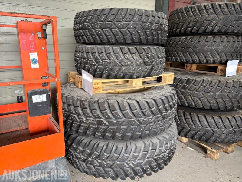 2010 Nokian Tri 2 Veidekk med pigg. 360/80 R24 og 440/80 R34 - Селскостопанска техника: снимка 2 2010 Nokian Tri 2 Veidekk med pigg. 360/80 R24 og 440/80 R34 - Селскостопанска техника: снимка 2