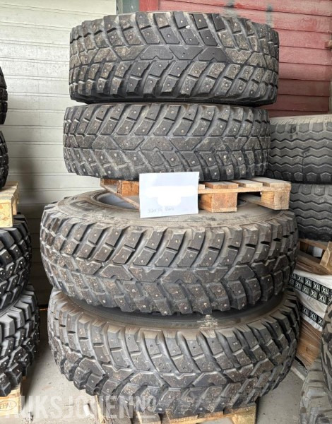 2013 Nokian Tri 2 Piggdekk med felger. - Селскостопанска техника: снимка 1 2013 Nokian Tri 2 Piggdekk med felger. - Селскостопанска техника: снимка 1