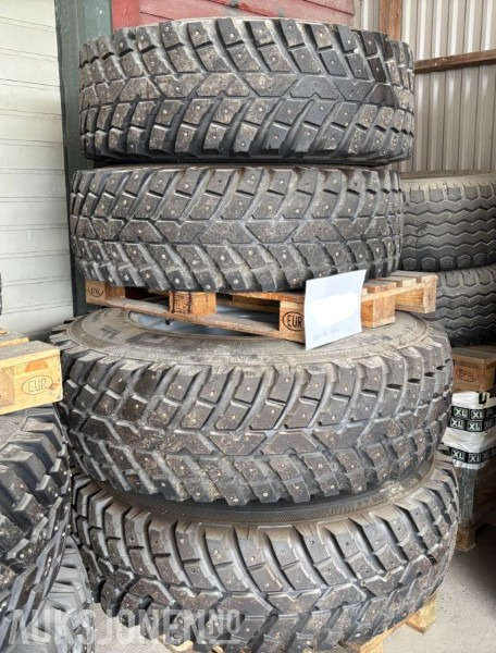 2013 Nokian Tri 2 Piggdekk med felger. - Селскостопанска техника: снимка 2 2013 Nokian Tri 2 Piggdekk med felger. - Селскостопанска техника: снимка 2