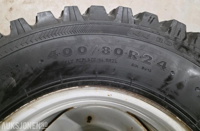 2013 Nokian Tri 2 Piggdekk med felger. - Селскостопанска техника: снимка 5 2013 Nokian Tri 2 Piggdekk med felger. - Селскостопанска техника: снимка 5