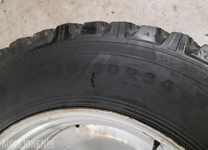 2013 Nokian Tri 2 Piggdekk med felger. - Селскостопанска техника: снимка 4 2013 Nokian Tri 2 Piggdekk med felger. - Селскостопанска техника: снимка 4