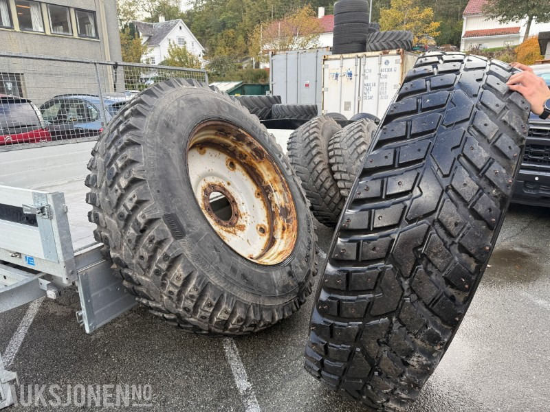 4 stk. Nokian TRI 2 – vinterhjul med felg (480/80R38 + 440/80R24) - Селскостопанска техника: снимка 2 4 stk. Nokian TRI 2 – vinterhjul med felg (480/80R38 + 440/80R24) - Селскостопанска техника: снимка 2